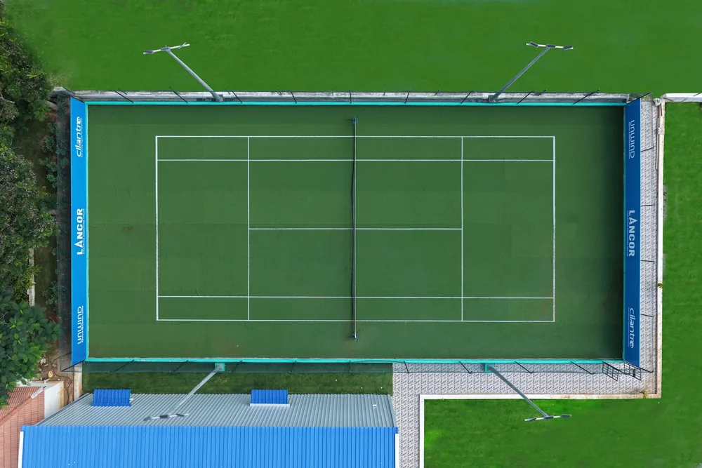 Badminton & tennis court